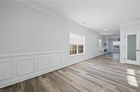 Entry Way - 1304 West Ave, Hampton, VA 23669 photo 3 of 6