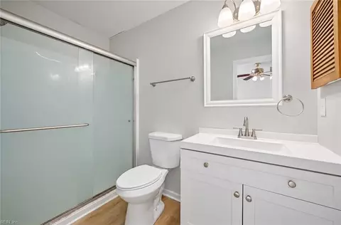 Bath - 10 Harrogate Ln, Hampton, VA 23666 photo 2 of 2