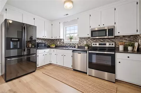 Kitchen - 10 Harrogate Ln, Hampton, VA 23666 photo 1 of 1
