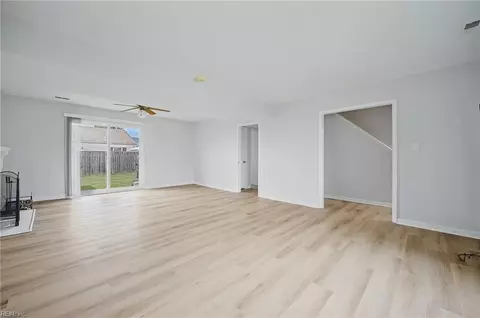 Living - 10 Harrogate Ln, Hampton, VA 23666 photo 1 of 2