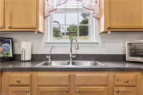 Kitchen - 1528 Hambledon Loop, Chesapeake, VA 23320 photo 4 of 4