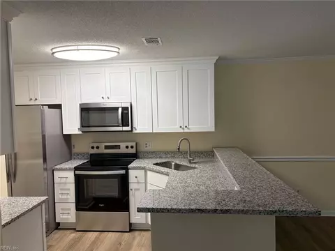 880 Drift Tide Dr, Virginia Beach, VA 23464