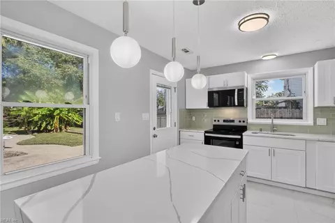 Kitchen - 119 Admiral Ct, Hampton, VA 23669 photo 1 of 5