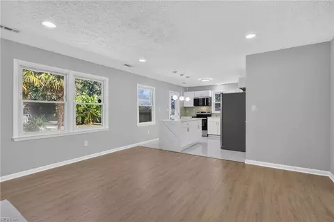 Living - 119 Admiral Ct, Hampton, VA 23669 photo 3 of 4