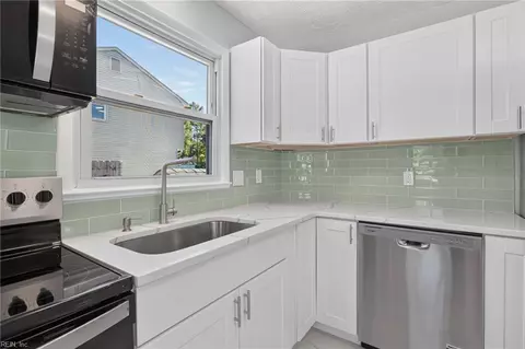 Kitchen - 119 Admiral Ct, Hampton, VA 23669 photo 5 of 5