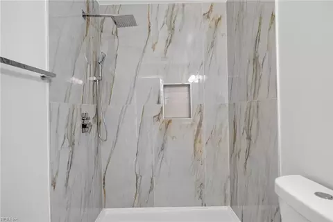 Bath - 119 Admiral Ct, Hampton, VA 23669 photo 3 of 4