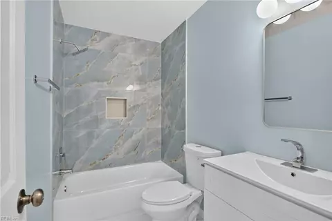 Bath - 119 Admiral Ct, Hampton, VA 23669 photo 1 of 4