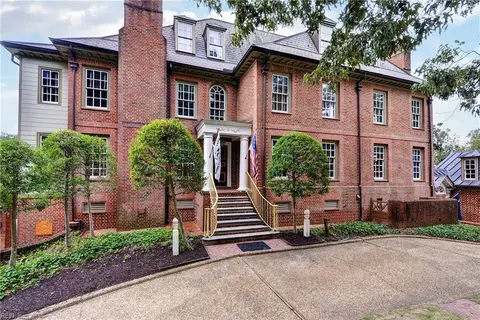 314 Maxwell Ln, Newport News, VA 23606