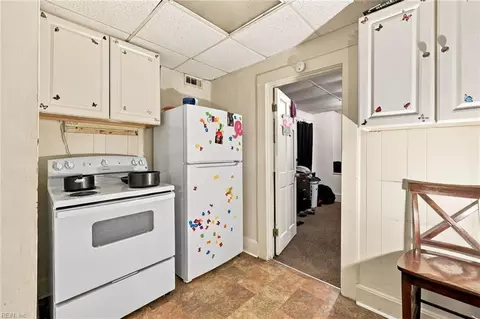 Entry Way - 2508 Shell Rd, Hampton, VA 23661 photo 4 of 4