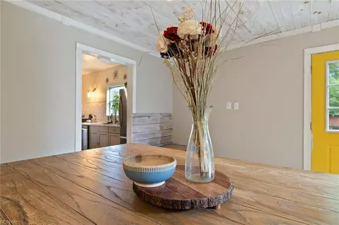 Entry Way - 1301 Babbtown Rd, Suffolk, VA 23434 photo 3 of 4