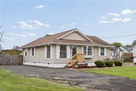 10 Messick Rd, Poquoson, VA 23662