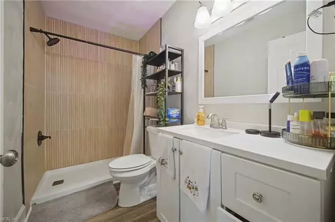 Bath - 850 47th St, Norfolk, VA 23508 photo 1 of 1