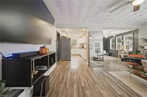 Entry Way - 850 47th St, Norfolk, VA 23508 photo 2 of 3