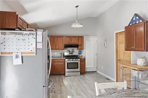 Entry Way - 1331 Eagle Ave, Norfolk, VA 23518 photo 3 of 5