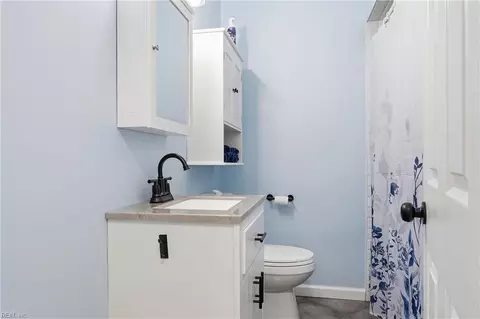 Bath - 1331 Eagle Ave, Norfolk, VA 23518 photo 3 of 3