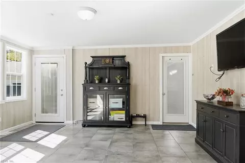 Entry Way - 1331 Eagle Ave, Norfolk, VA 23518 photo 2 of 5