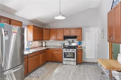 Kitchen - 1331 Eagle Ave, Norfolk, VA 23518 photo 4 of 7