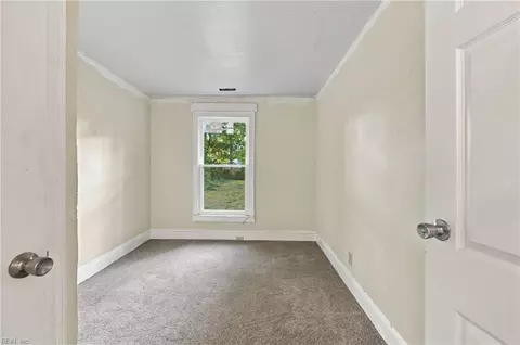 Bedroom - 951 Ingleside Rd, Norfolk, VA 23502 photo 3 of 6