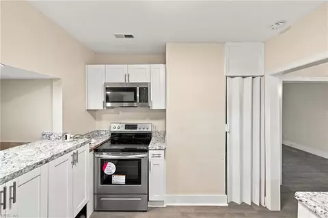 Entry Way - 951 Ingleside Rd, Norfolk, VA 23502 photo 1 of 4