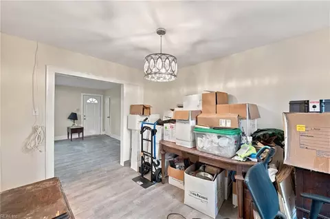 Entry Way - 951 Ingleside Rd, Norfolk, VA 23502 photo 4 of 4