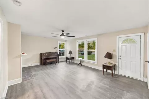 Living - 951 Ingleside Rd, Norfolk, VA 23502 photo 3 of 4
