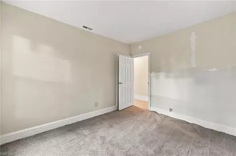 Bedroom - 951 Ingleside Rd, Norfolk, VA 23502 photo 2 of 6