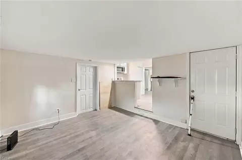 Living - 951 Ingleside Rd, Norfolk, VA 23502 photo 4 of 4