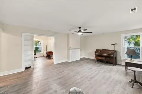 Living - 951 Ingleside Rd, Norfolk, VA 23502 photo 1 of 4