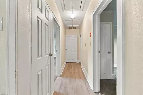 Entry Way - 951 Ingleside Rd, Norfolk, VA 23502 photo 3 of 4