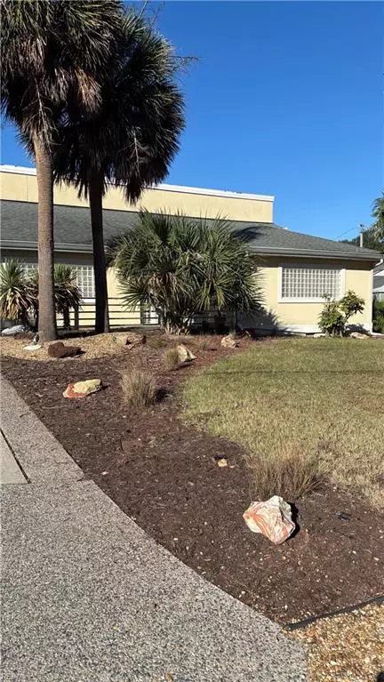 2115 Lynnhaven Cir, Virginia Beach, VA 23451