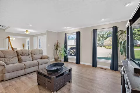84 Waterview Dr, Newport News, VA 23608