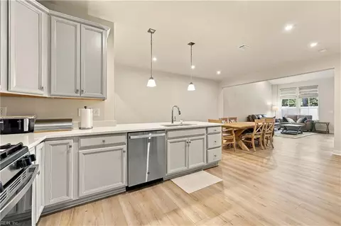 Kitchen - 511 Eldridge Ln, Chesapeake, VA 23323 photo 2 of 3