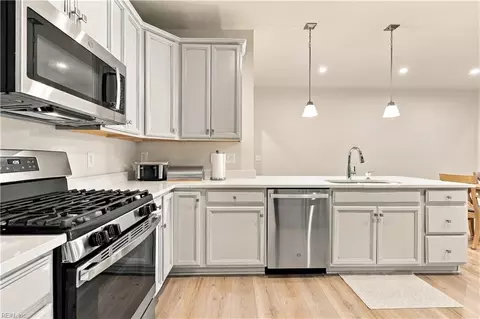 Kitchen - 511 Eldridge Ln, Chesapeake, VA 23323 photo 3 of 3