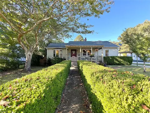 11 Dwight Rd, Newport News, VA 23601