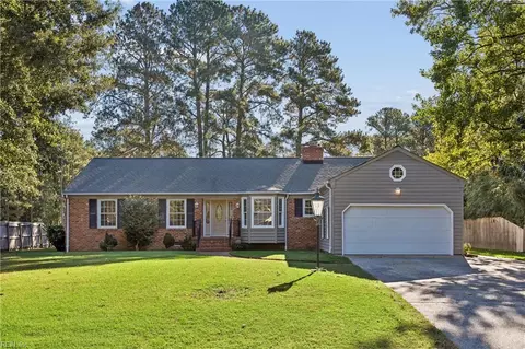 22 Hansom Dr, Poquoson, VA 23662
