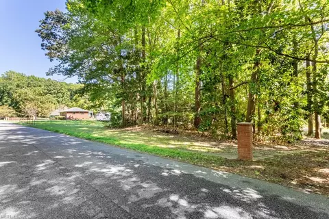 42 Scufflefield Rd, Newport News, VA 23602