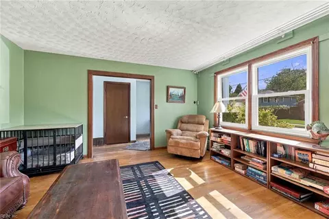 Living - 140 Cherry St, Norfolk, VA 23503 photo 1 of 3
