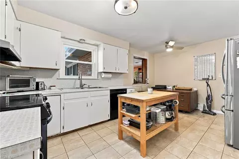 Kitchen - 140 Cherry St, Norfolk, VA 23503 photo 2 of 3
