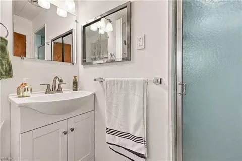 Bath - 140 Cherry St, Norfolk, VA 23503 photo 2 of 5