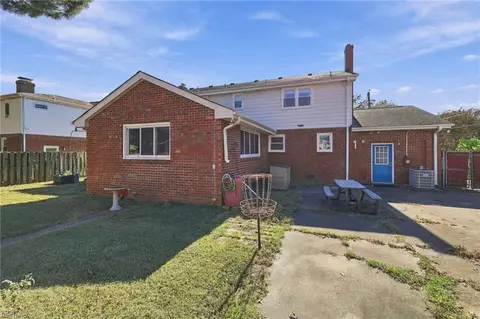 Exterior - 140 Cherry St, Norfolk, VA 23503 photo 2 of 6