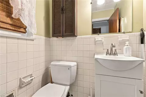 Bath - 140 Cherry St, Norfolk, VA 23503 photo 1 of 5