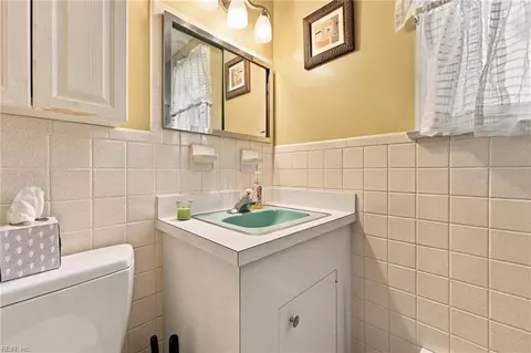Bath - 140 Cherry St, Norfolk, VA 23503 photo 4 of 5