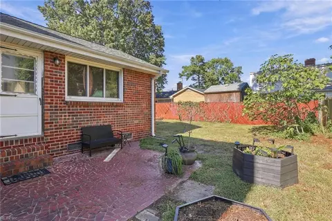 Exterior - 140 Cherry St, Norfolk, VA 23503 photo 4 of 6