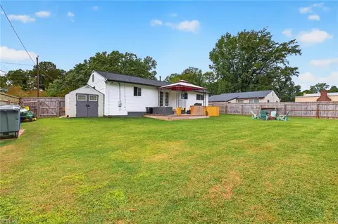 Exterior - 3400 Hyde Cir, Norfolk, VA 23513 photo 8 of 10