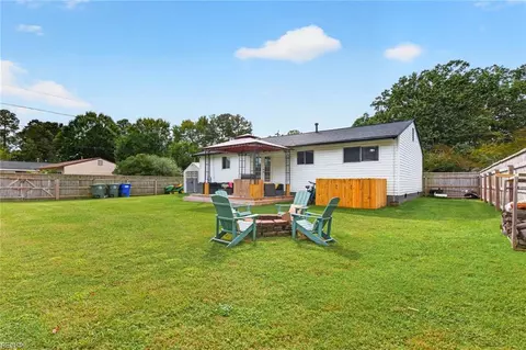 Exterior - 3400 Hyde Cir, Norfolk, VA 23513 photo 7 of 10