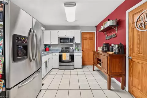 Kitchen - 3400 Hyde Cir, Norfolk, VA 23513 photo 1 of 3