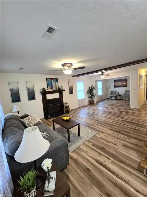 3441 Forest Glen Rd, Virginia Beach, VA 23452
