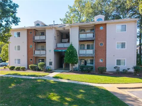 12869 Daybreak Cir, Newport News, VA 23602