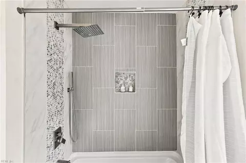 Bath - 2441 Alder St, Norfolk, VA 23513 photo 3 of 5