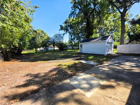 Exterior - 107 Rosewood Dr, Hampton, VA 23669 photo 4 of 5